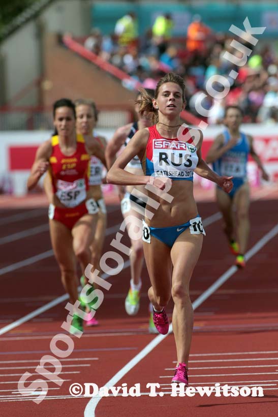 Elena Korobkina wins 3000 metres